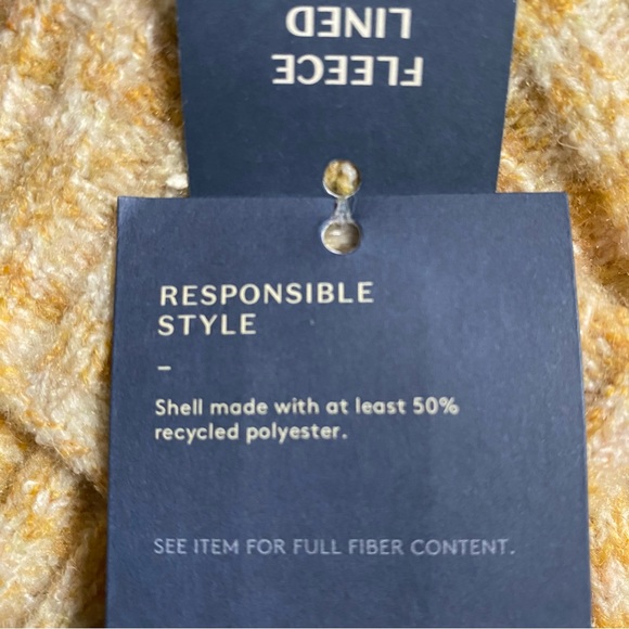 Woman’s Fleece Lined Gold Gloves - Picture 2 of 4